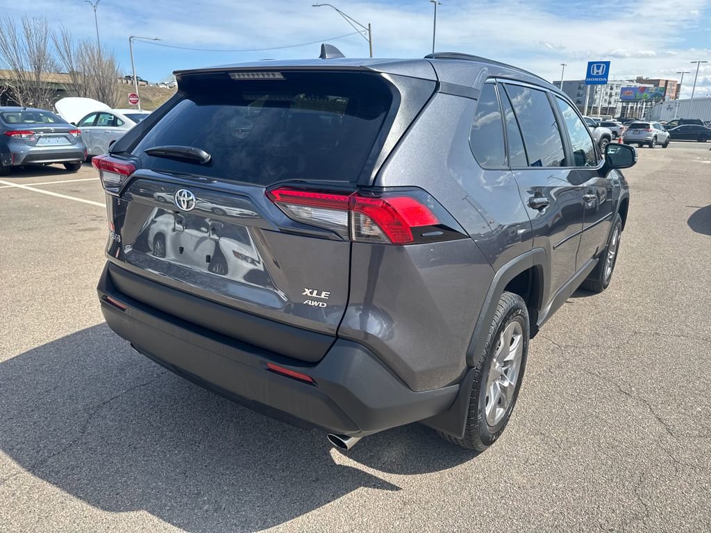 Used 2024 Toyota RAV4 XLE AWD/4WD image 8
