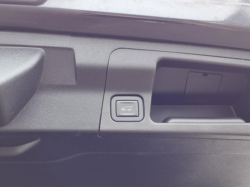 Used 2023 GMC Acadia SLT image 23