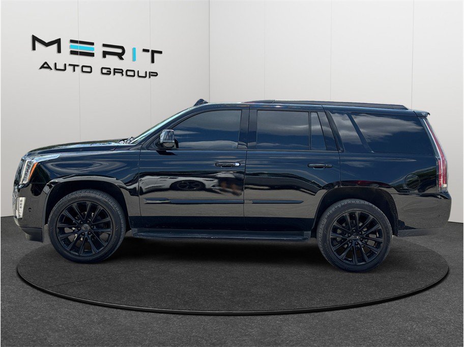 Used 2019 Cadillac Escalade Luxury w/ Escalade Sport Edition AWD/4WD image 5