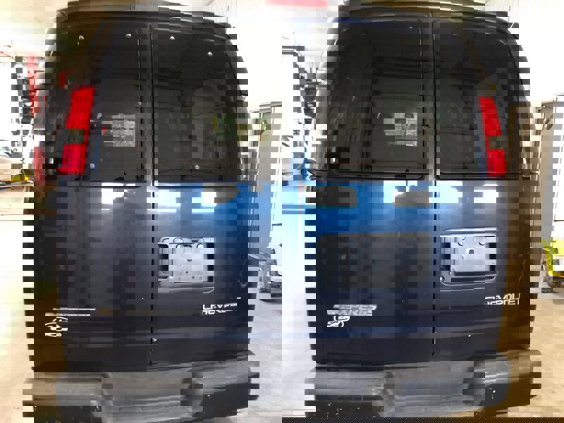 Used 2006 Chevrolet Express 1500 Passenger image 23