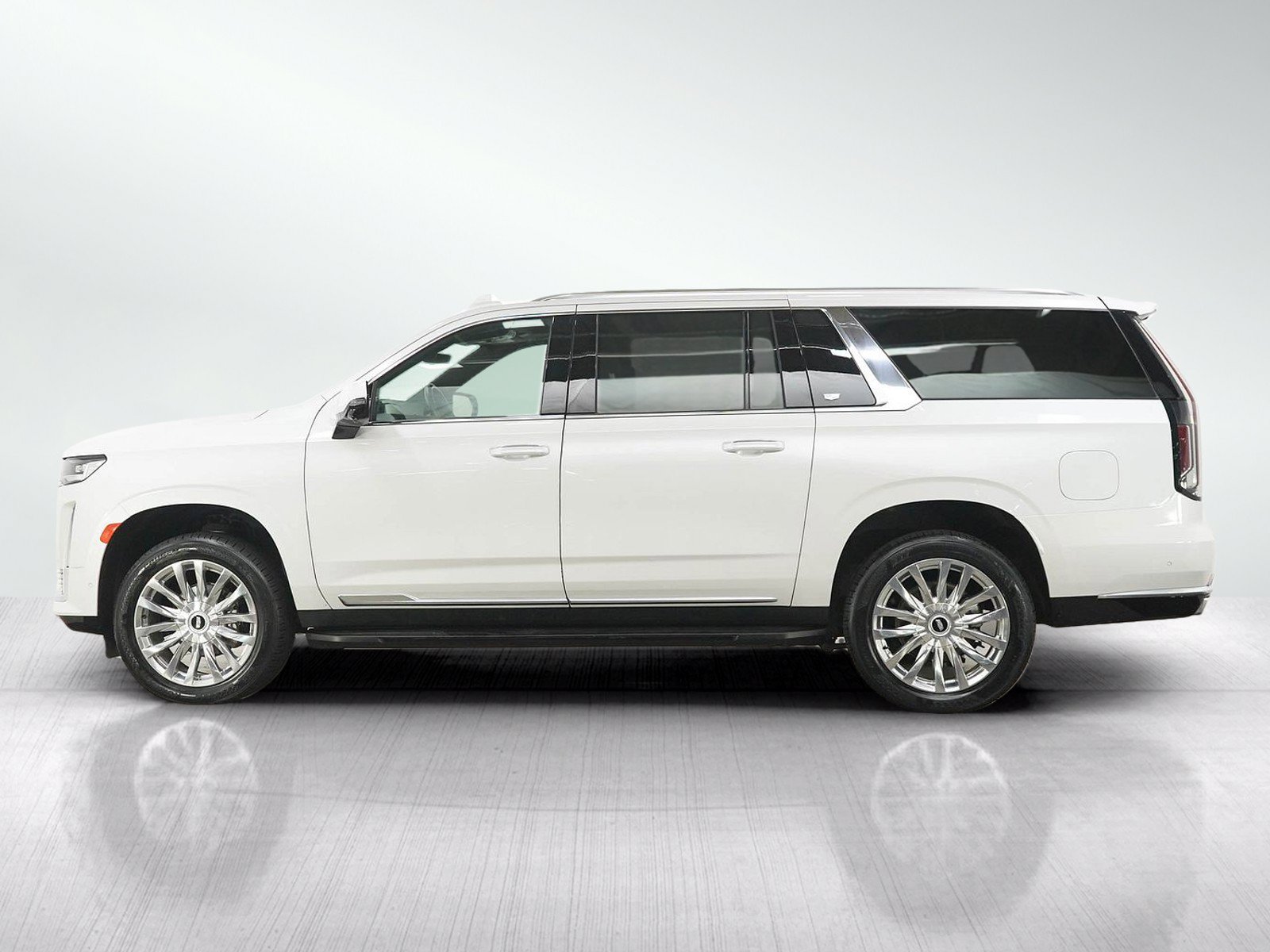 Used 2024 Cadillac Escalade ESV Premium Luxury w/ Performance Package AWD/4WD image 2