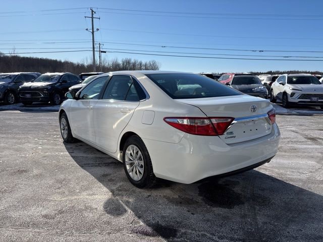 Used 2017 Toyota Camry LE image 5
