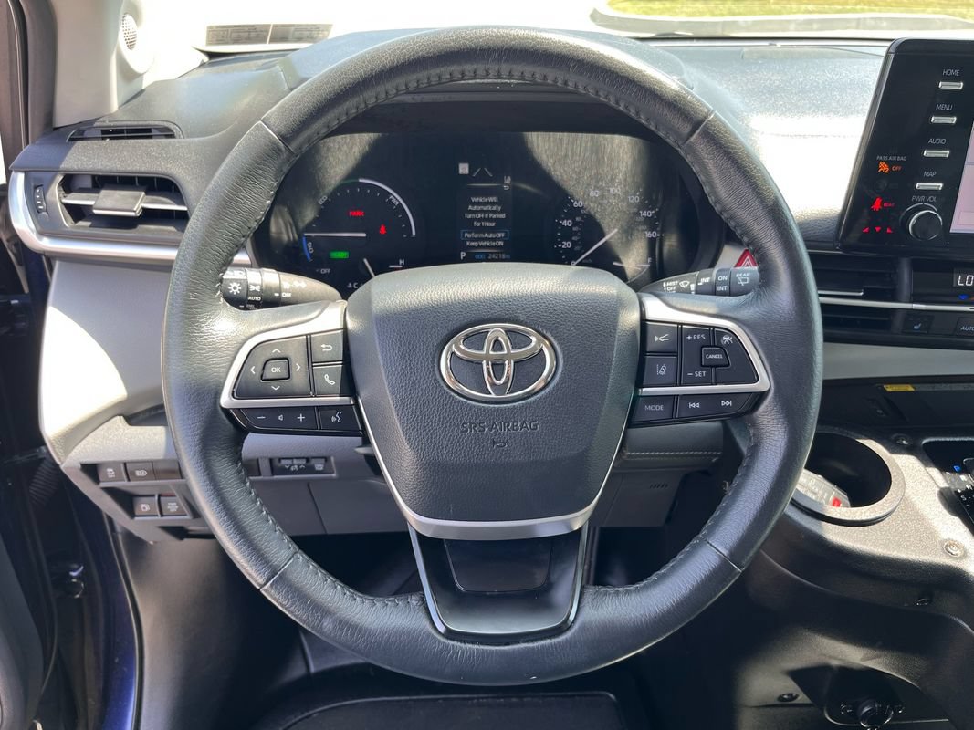 Used 2021 Toyota Sienna XLE w/ XLE Plus Package FWD image 16