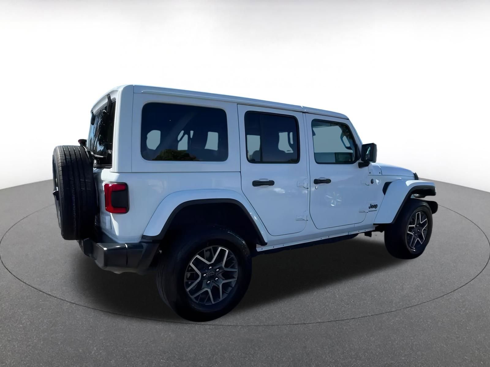 Used 2025 Jeep Wrangler Sahara image 12