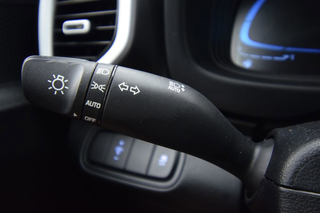 Used 2023 Hyundai Venue Limited w/ Cargo Package FWD image 38