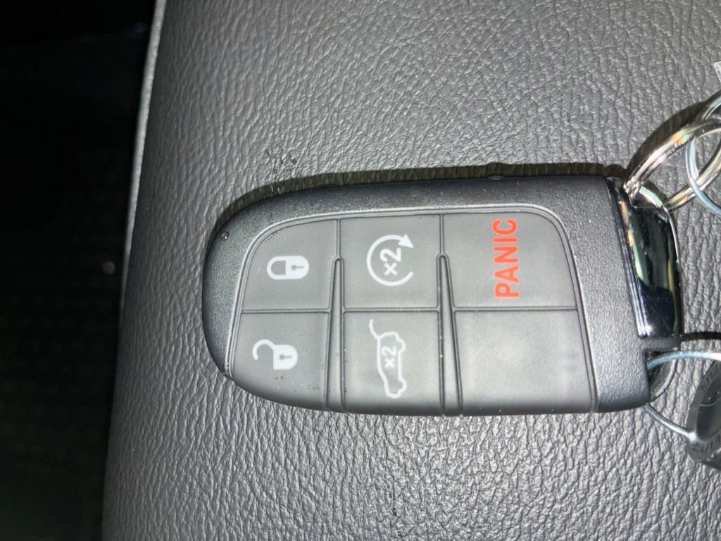 New 2025 Jeep Compass Latitude w/ Sun & Sound Group image 28