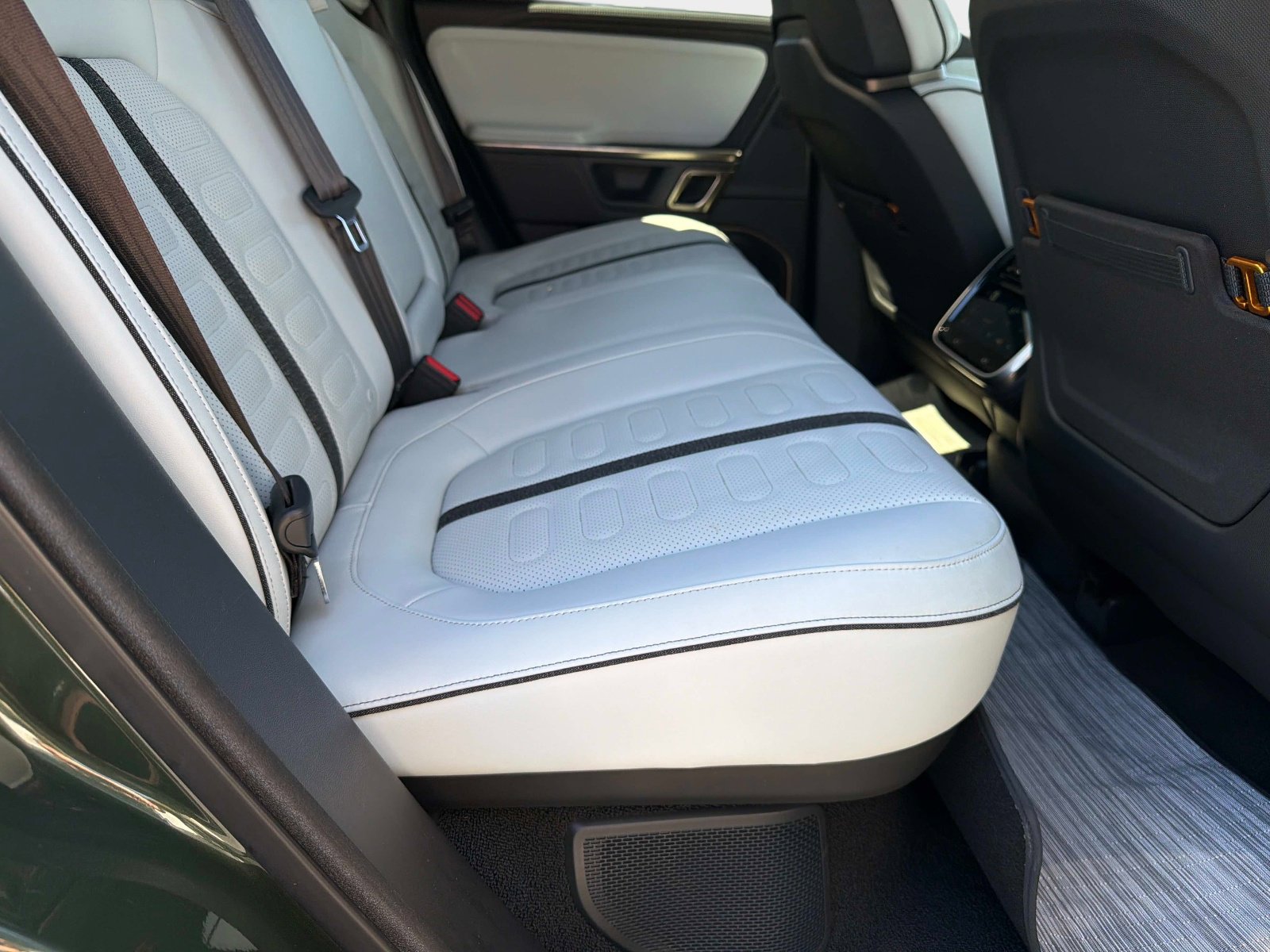 Used 2024 Rivian R1T Adventure image 29