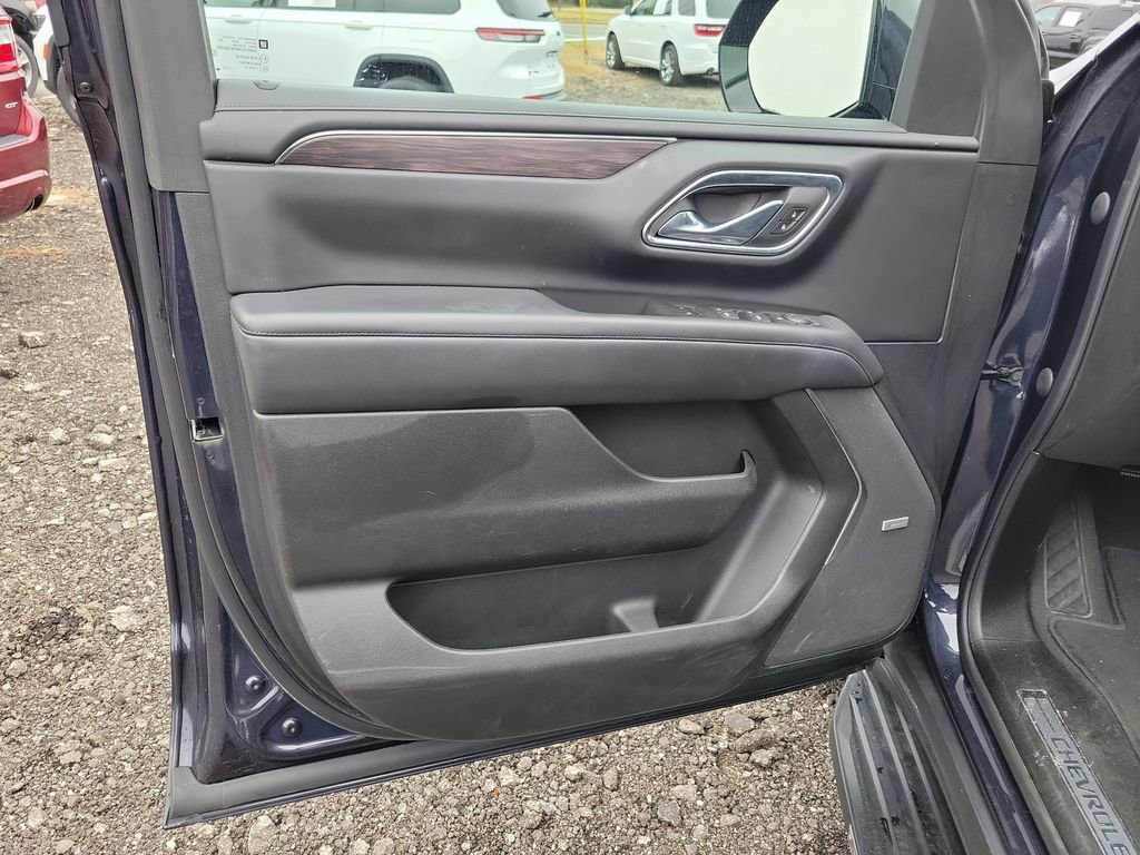 Used 2023 Chevrolet Suburban LT image 12