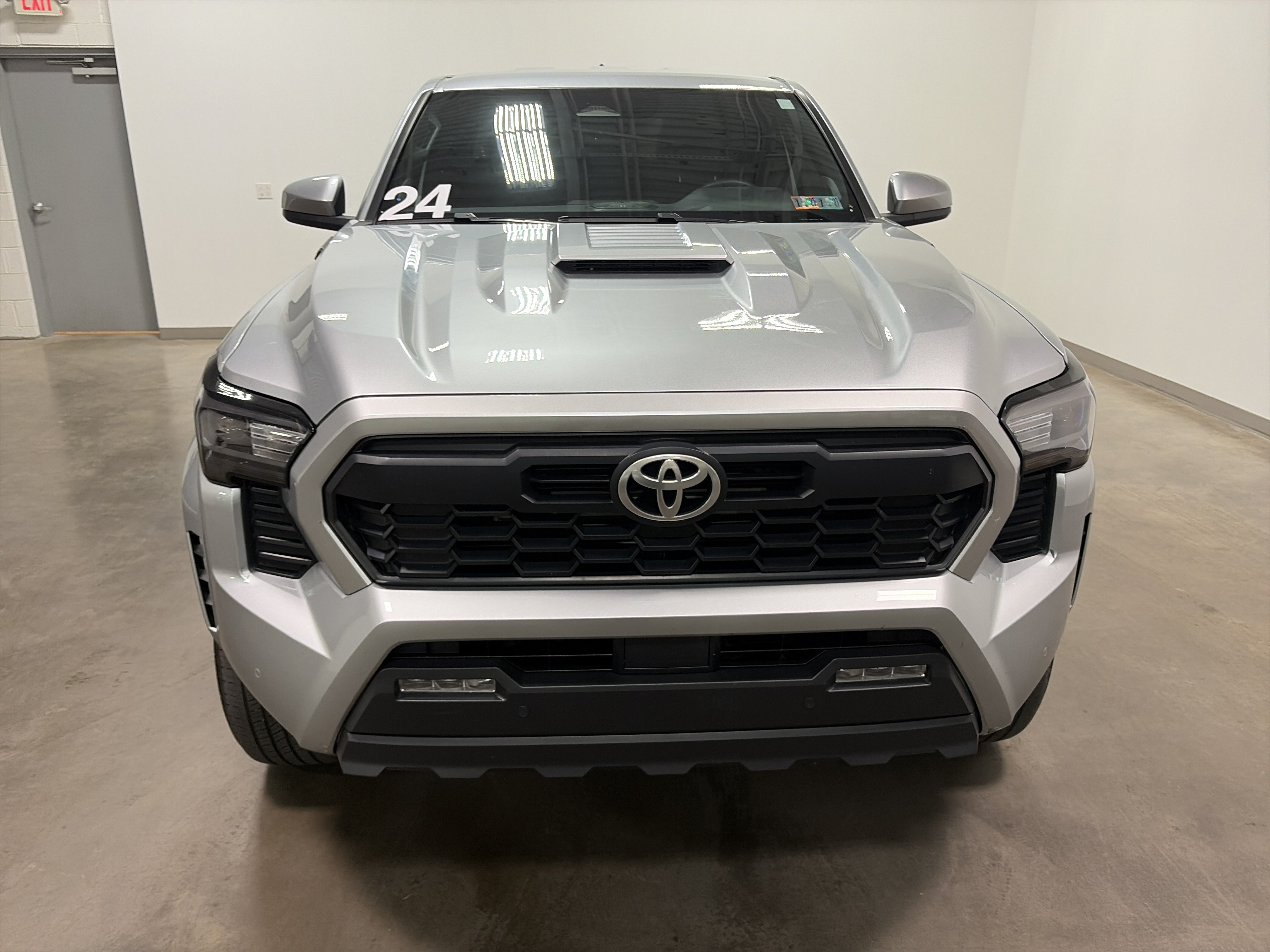Used 2024 Toyota Tacoma TRD Sport w/ TRD Sport Upgrade Package AWD/4WD image 35