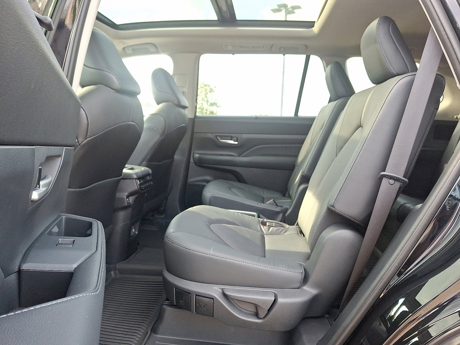 Used 2024 Toyota Grand Highlander AWD image 10