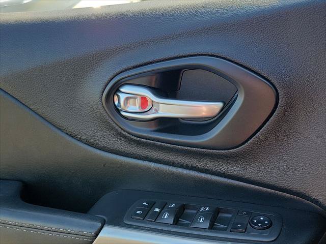 Certified 2020 Jeep Cherokee Latitude w/ Cold Weather Group FWD image 11