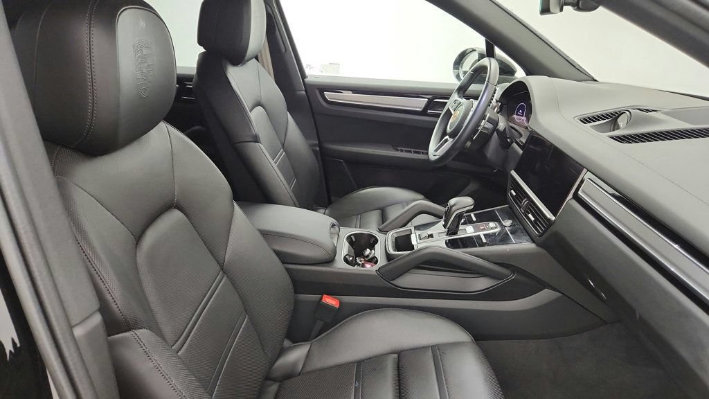 Used 2022 Porsche Cayenne Platinum Edition w/ Premium Package Plus AWD/4WD image 25