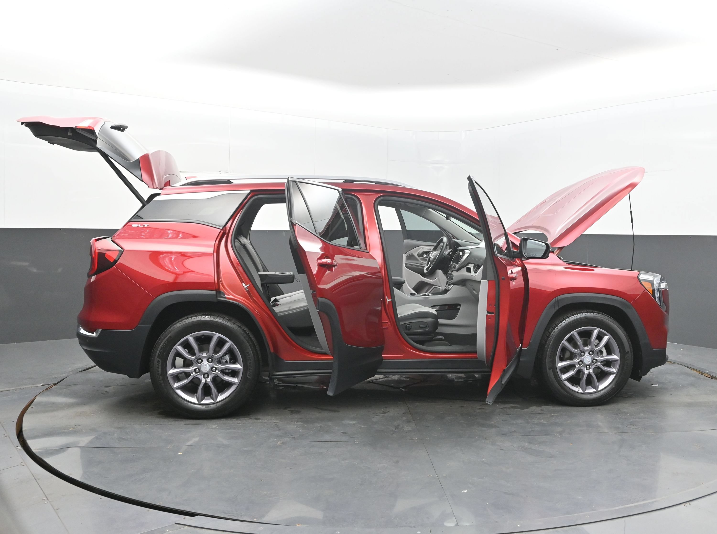 Used 2023 GMC Terrain SLT w/ Tech Package FWD image 47