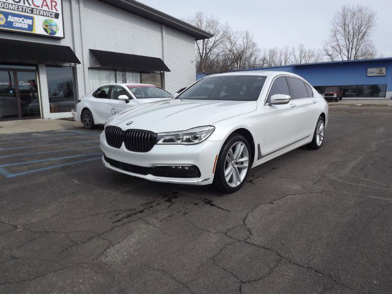 Used 2018 BMW 750i xDrive AWD/4WD image 1