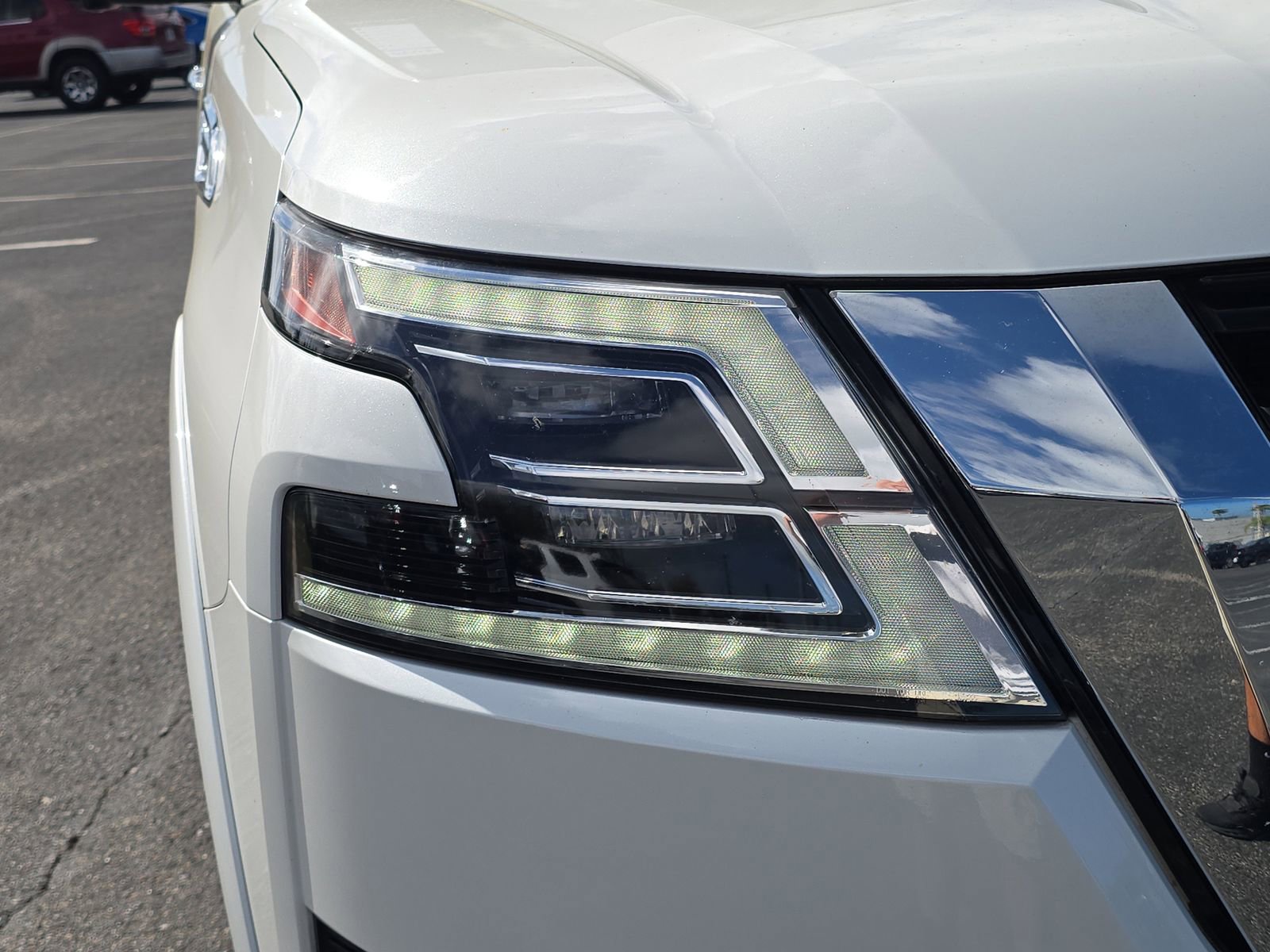 Used 2023 Nissan Armada SL w/ Captain's Chairs Package image 7