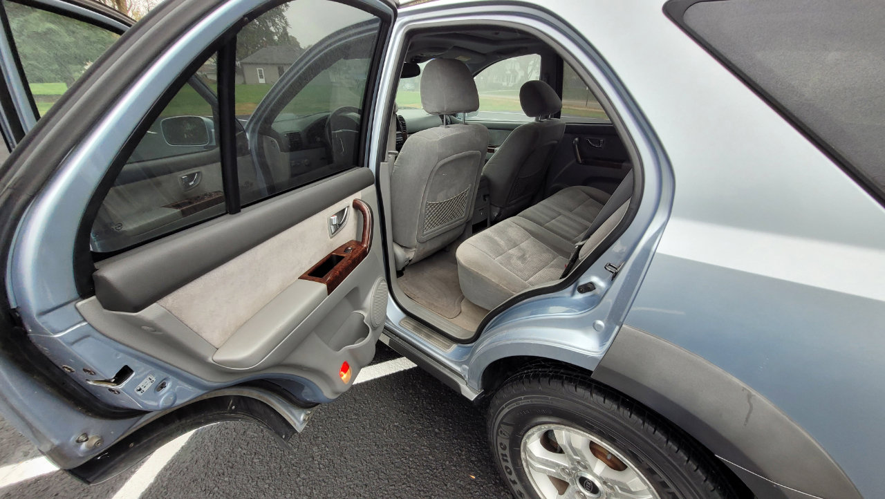 Used 2004 Kia Sorento LX image 15