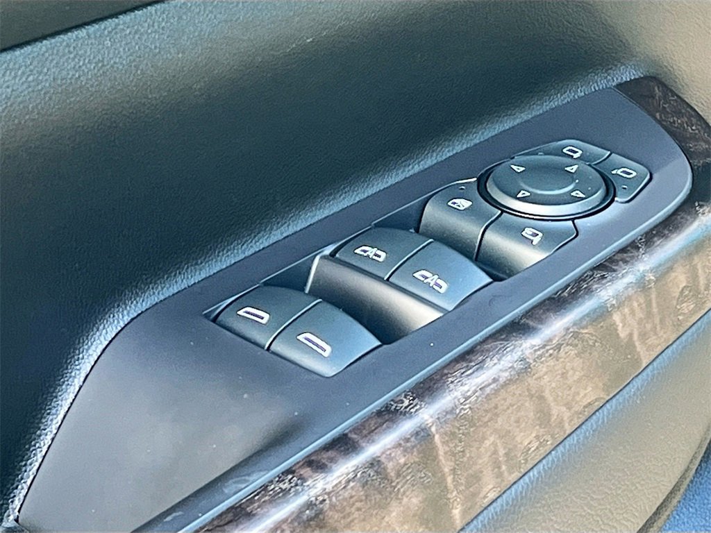 Used 2022 GMC Acadia Denali w/ Denali Ultimate Package image 18