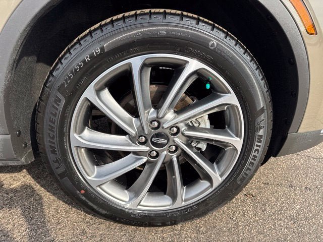Used 2025 Lincoln Corsair FWD w/ Equipment Group 101A image 31