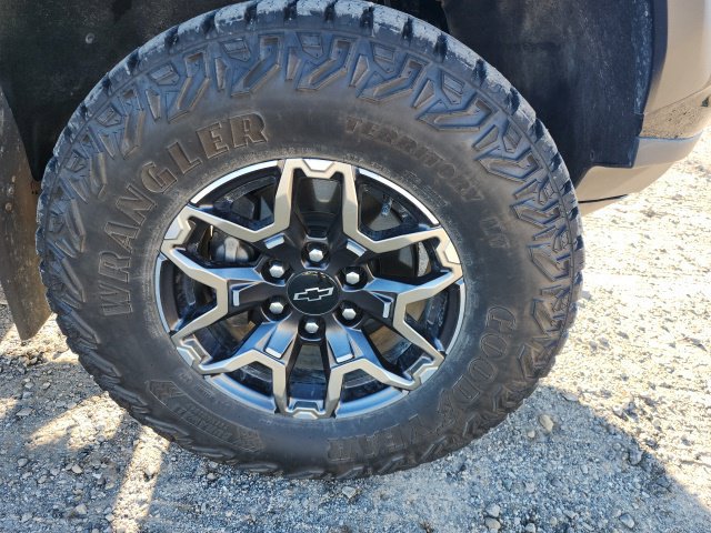 Used 2024 Chevrolet Colorado ZR2 w/ Technology Package AWD/4WD image 10