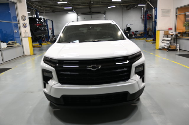 New 2027 Chevrolet Traverse LT w/ Midnight/Sport Edition FWD image 2