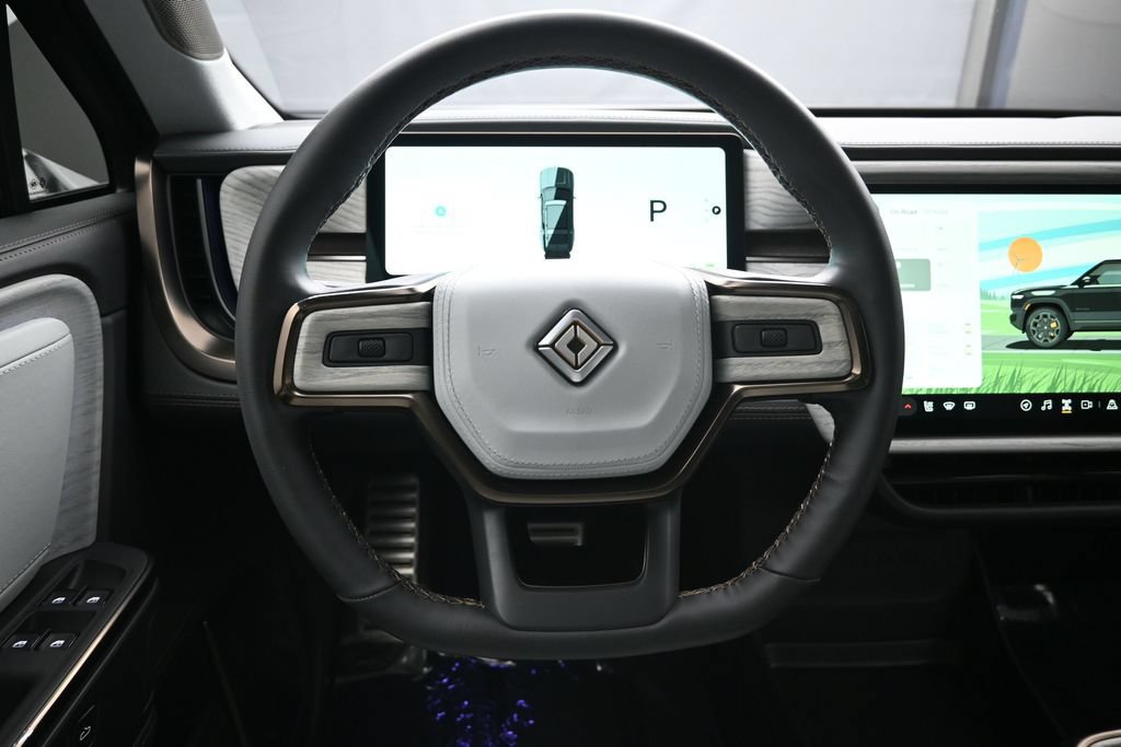 Used 2025 Rivian R1S Premium Dual AWD/4WD image 14