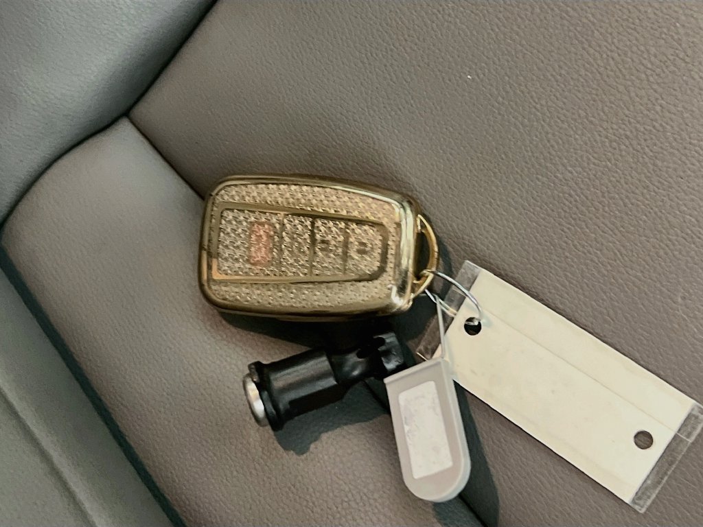 Used 2023 Toyota Highlander XLE FWD image 33