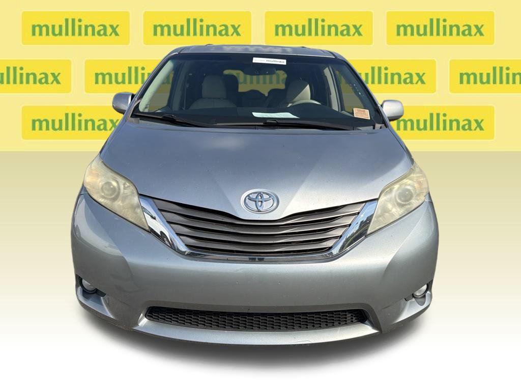 Used 2011 Toyota Sienna XLE w/ Premium Pkg FWD image 3