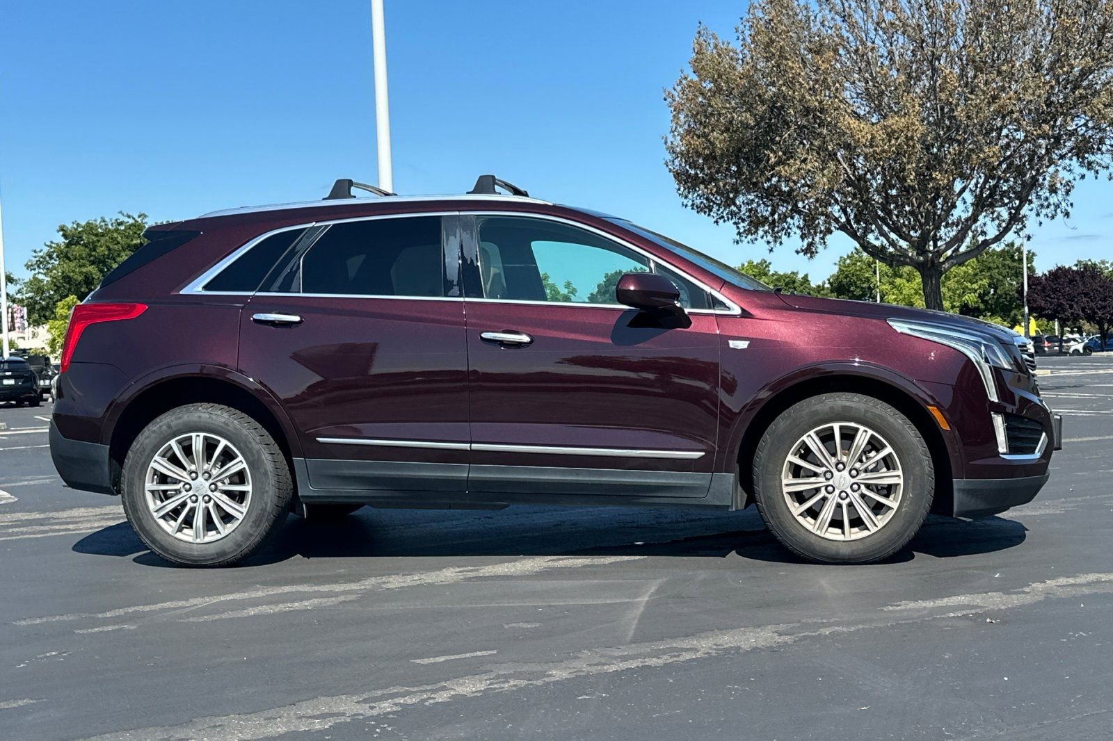 Used 2017 Cadillac XT5 Luxury w/ Driver Awareness Package AWD/4WD image 3
