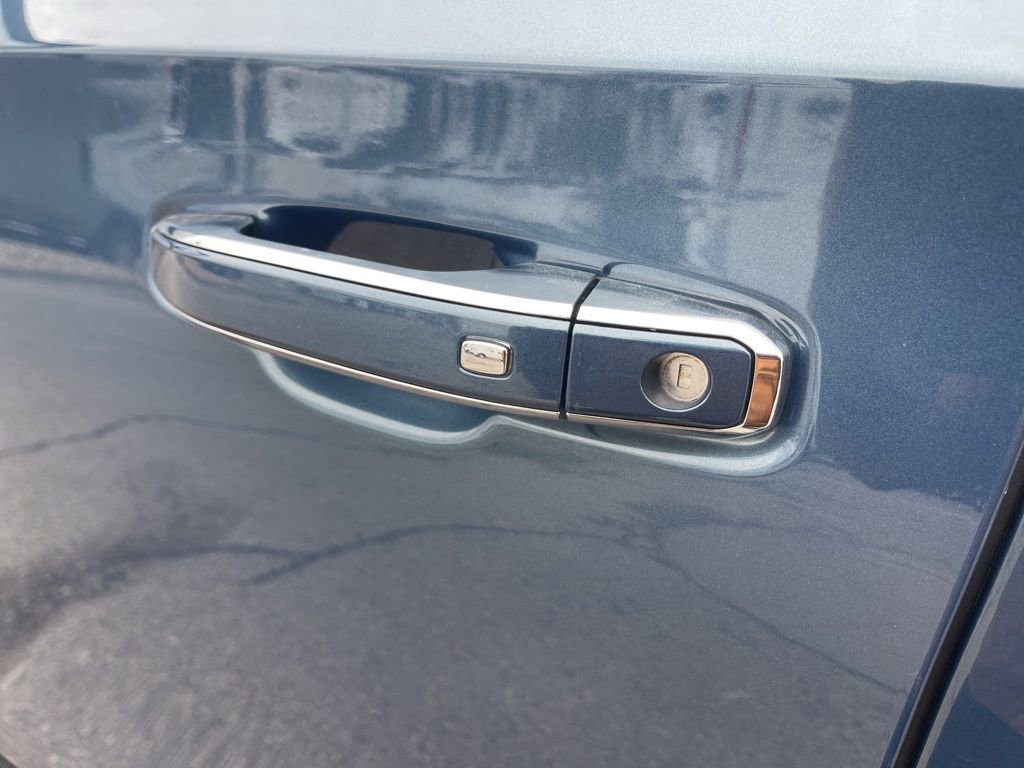 New 2025 Chevrolet Suburban Premier image 12