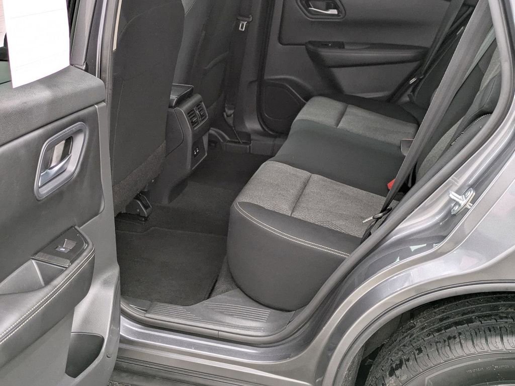 Used 2024 Nissan Rogue SV image 21