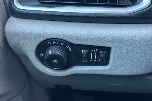 Used 2018 Chrysler Pacifica Touring Plus image 38