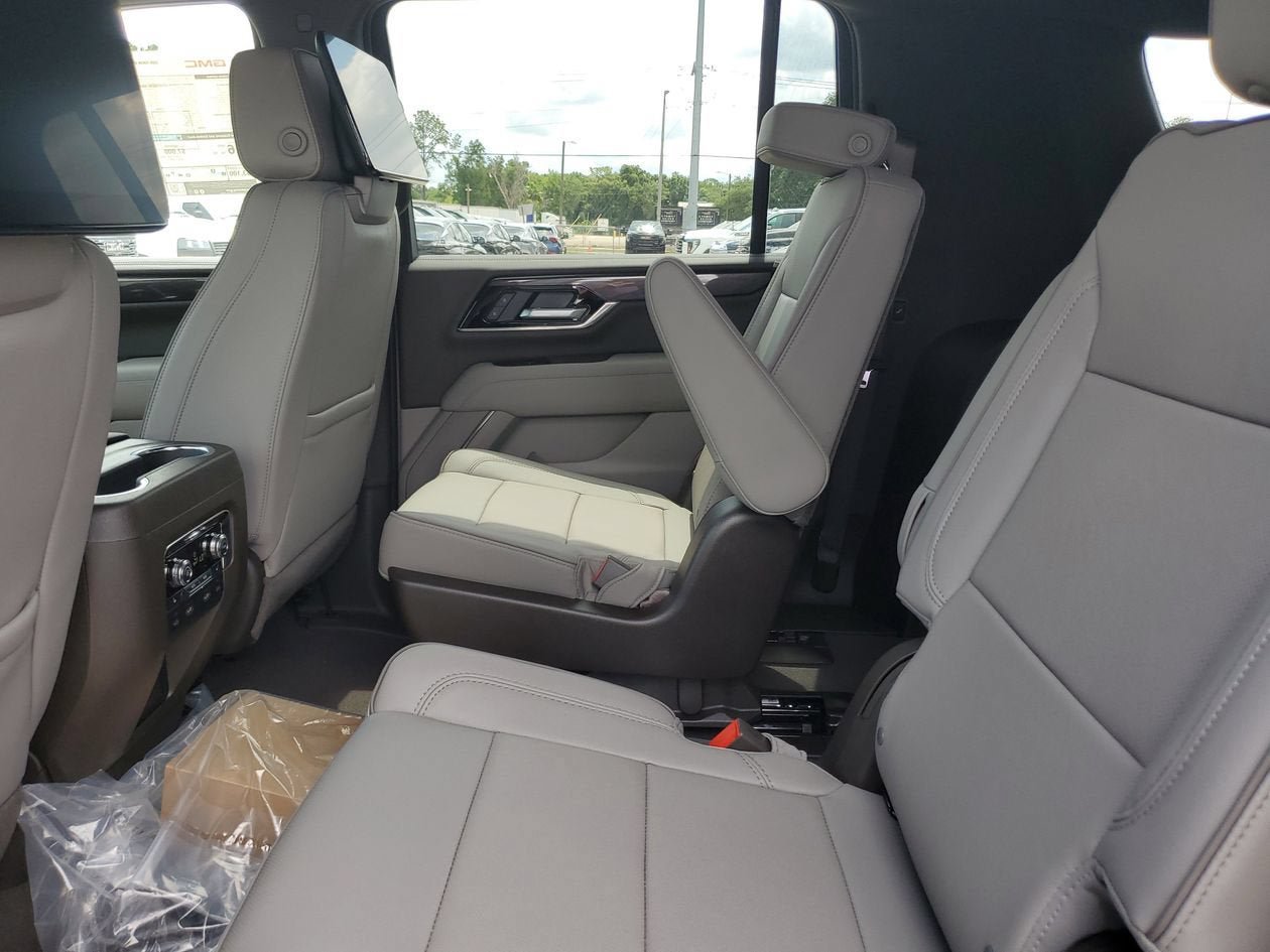 New 2026 GMC Yukon XL Elevation w/ Elevation Premium Package AWD/4WD image 11