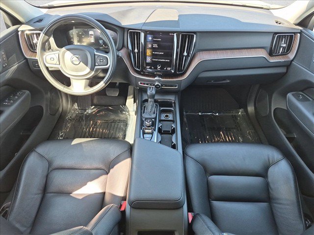 Used 2021 Volvo XC60 T5 Momentum w/ Premium Package FWD image 19