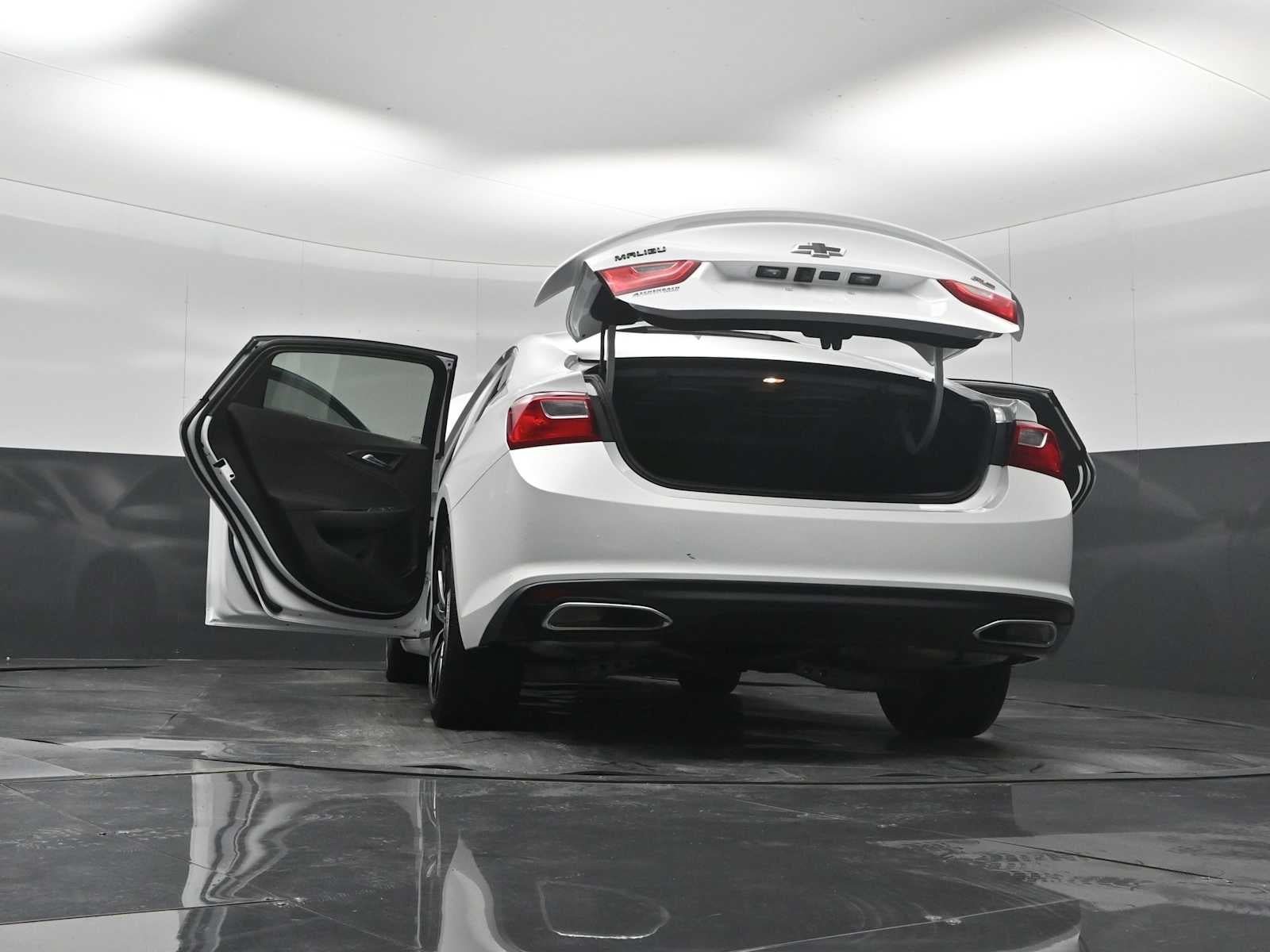 Used 2021 Chevrolet Malibu RS FWD image 31