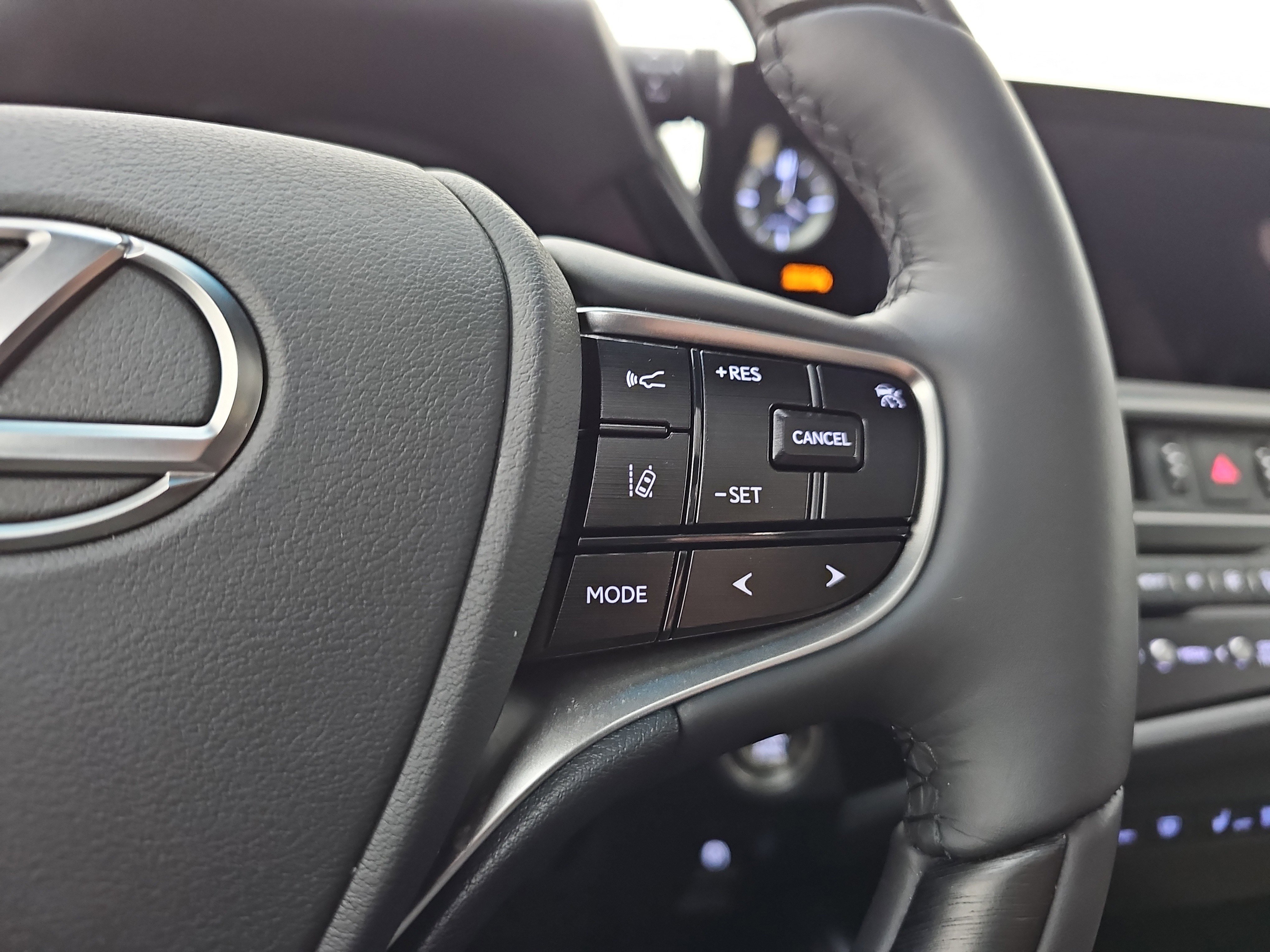 Used 2024 Lexus ES 350 Ultra Luxury w/ Accessory Package (Z1) image 33