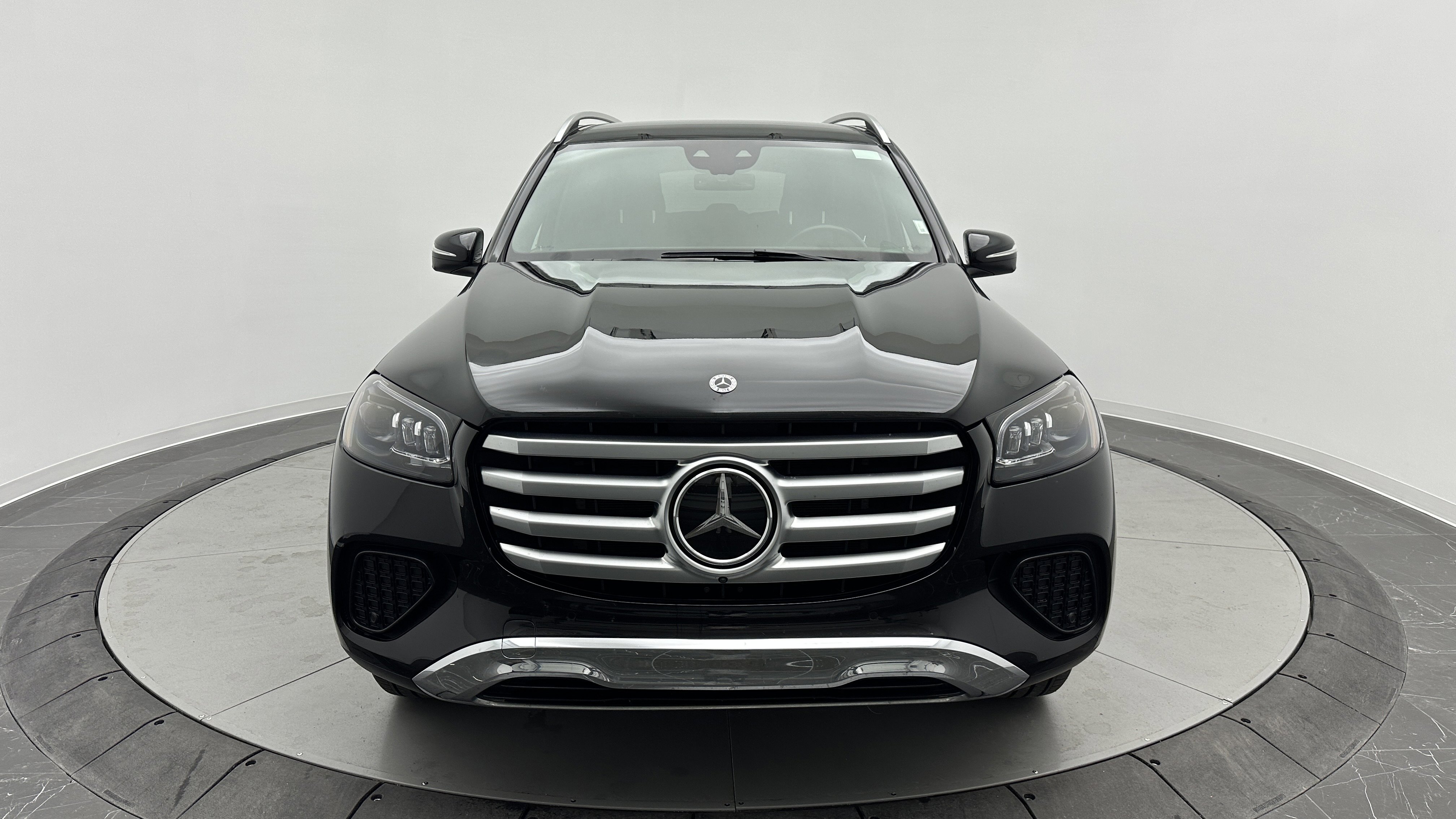 Used 2024 Mercedes-Benz GLS 450 4MATIC image 2