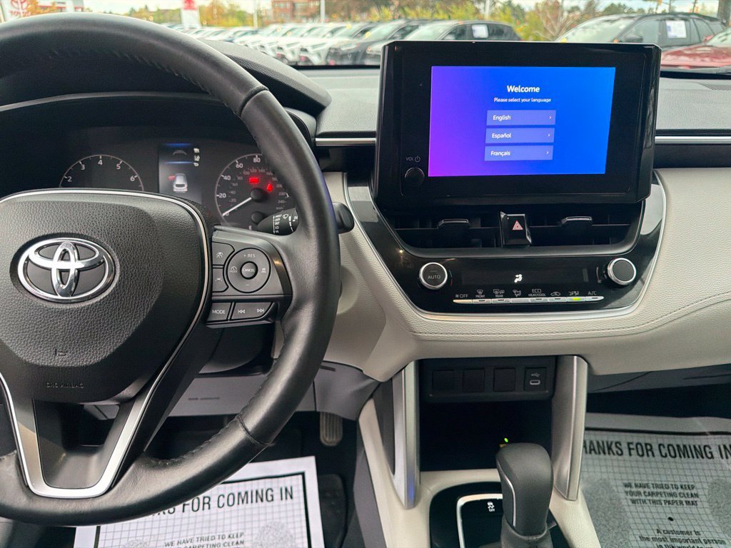 Used 2023 Toyota Corolla Cross LE AWD/4WD image 27