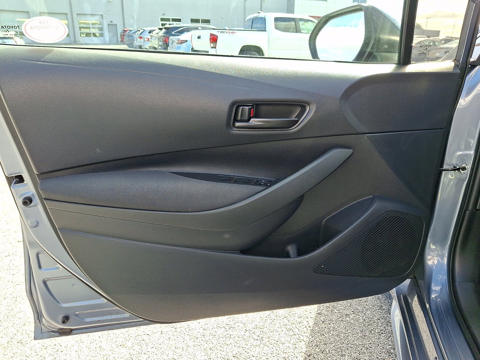 Used 2025 Toyota Corolla LE FWD image 14