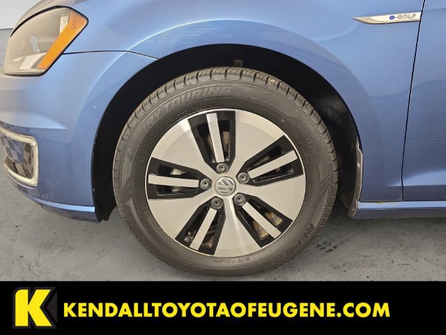 Used 2016 Volkswagen e-Golf SE w/ DC Fast Charging Package FWD image 9