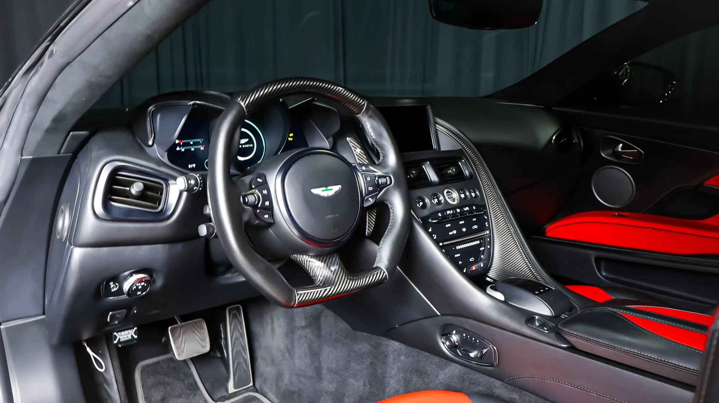 Used 2019 Aston Martin DBS Superleggera RWD image 14