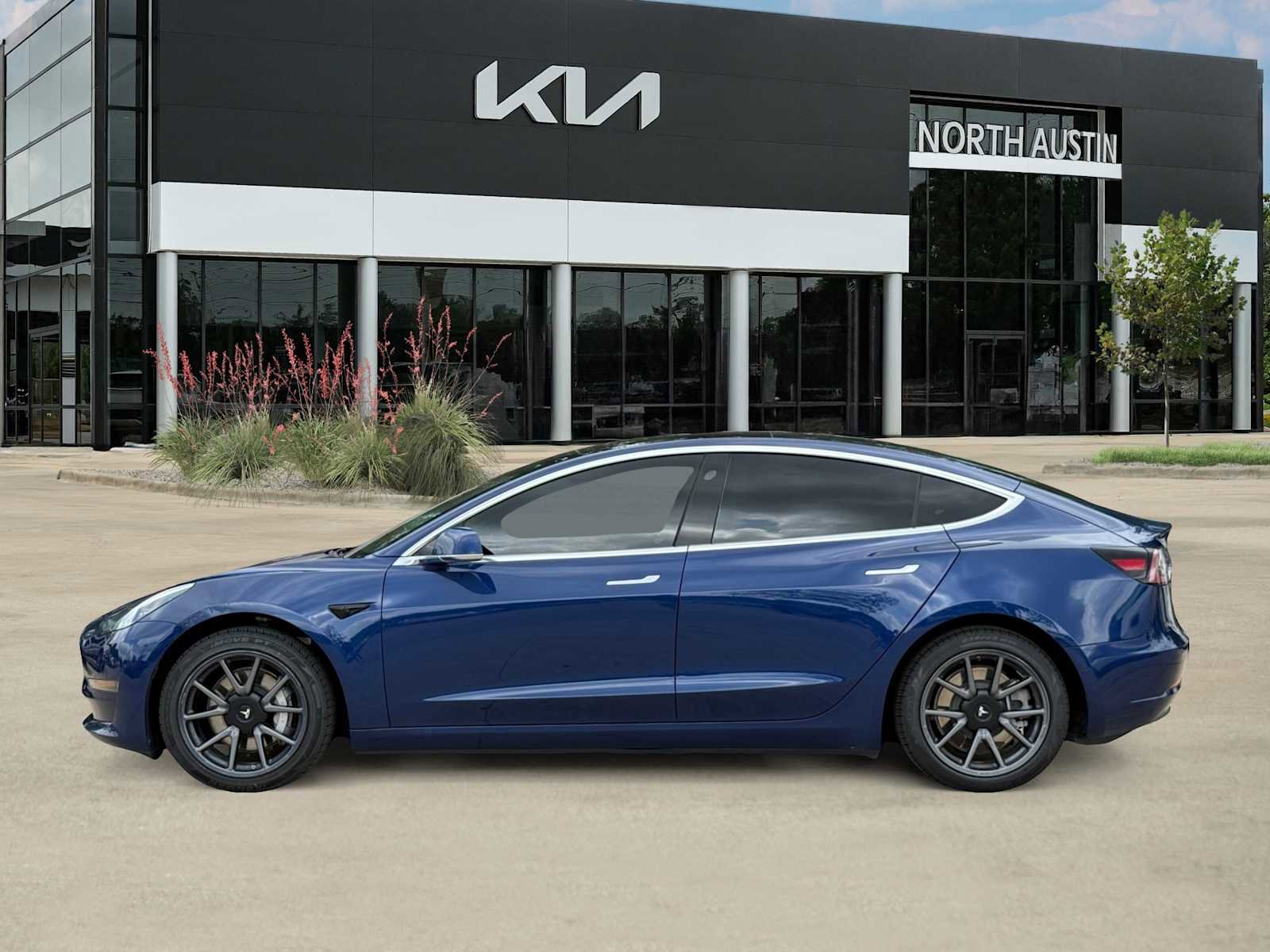 Used 2019 Tesla Model 3 Standard Range Plus image 4