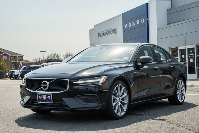 Used 2020 Volvo S60 T6 Momentum image 3