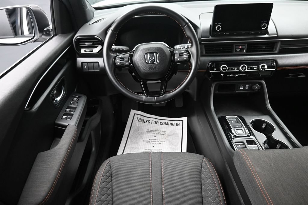 Used 2025 Honda Pilot Sport image 15