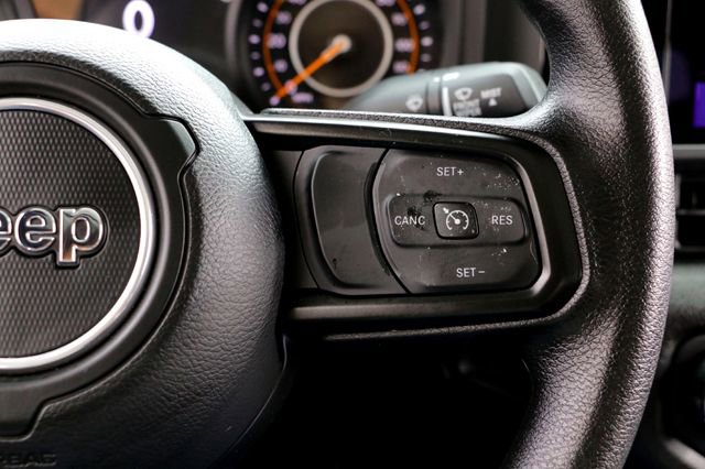 Used 2025 Jeep Gladiator Sport image 13