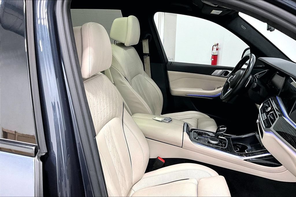 Used 2022 BMW X7 xDrive40i w/ M Sport Package AWD/4WD image 7