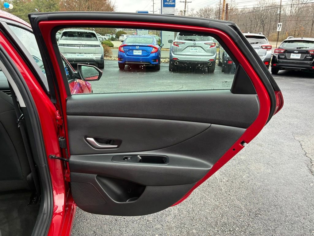 Used 2023 Hyundai Elantra SEL w/ Convenience Package image 40