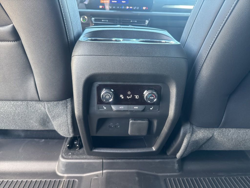 New 2026 Chevrolet Traverse High Country w/ LPO, Floor Liner Package image 10