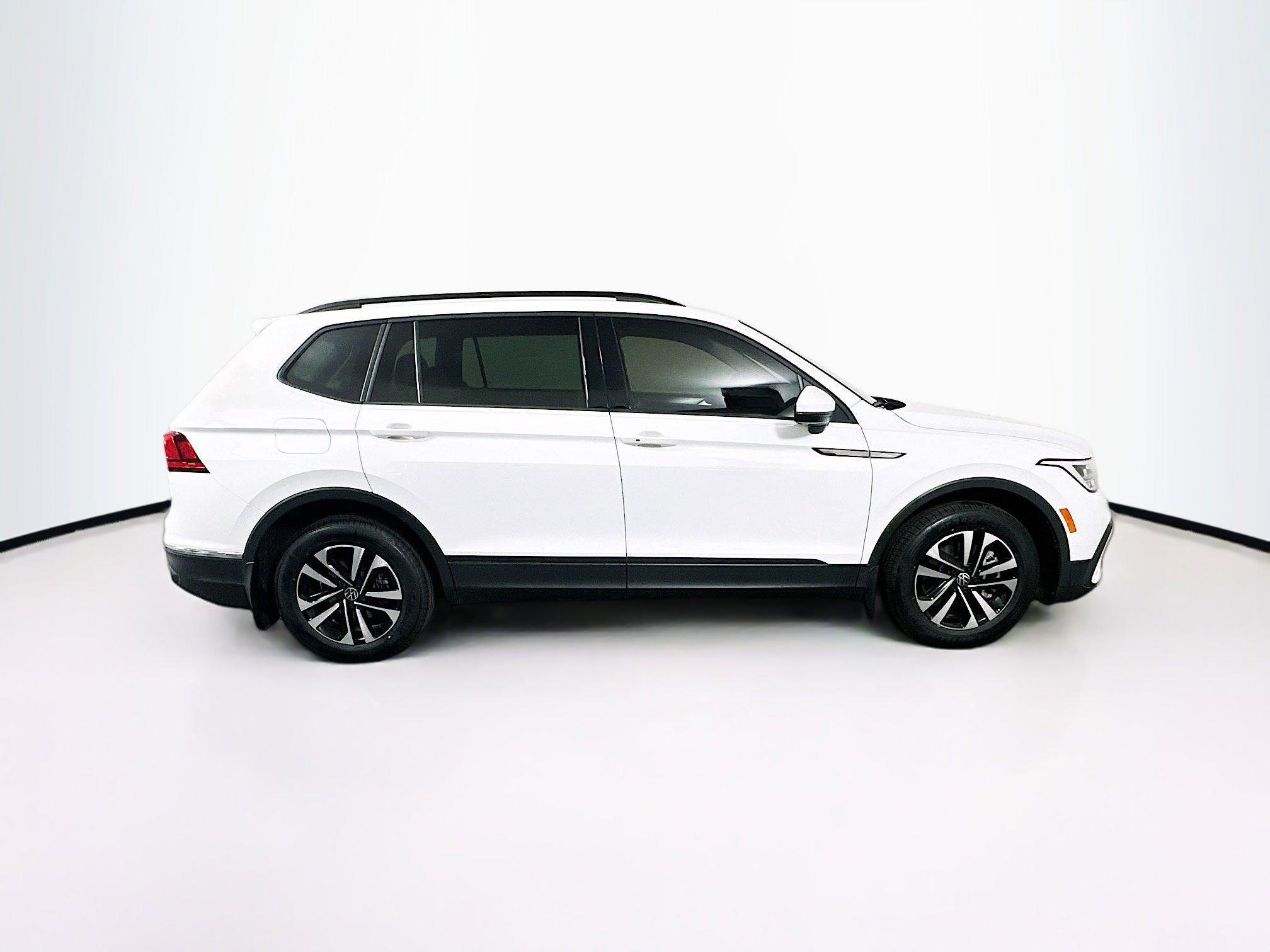 Used 2024 Volkswagen Tiguan S image 10