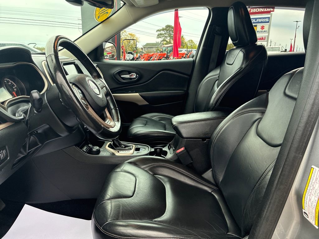 Used 2017 Jeep Cherokee Limited AWD/4WD image 10