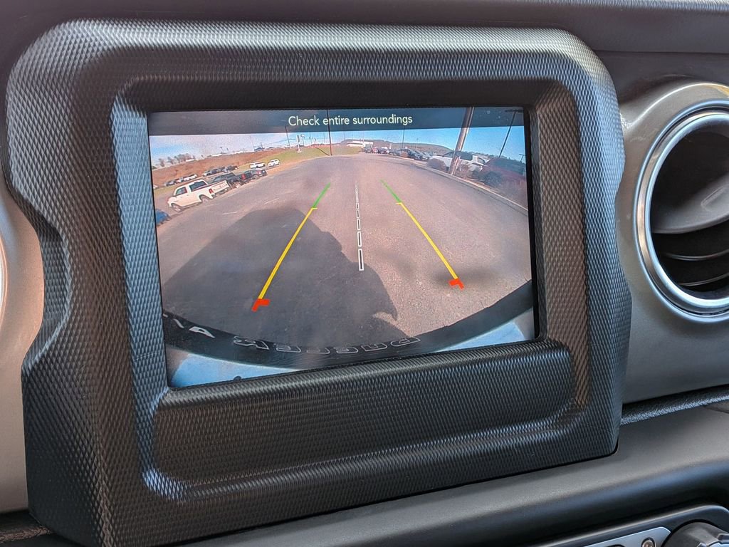 Used 2020 Jeep Wrangler Unlimited Sahara AWD/4WD image 28